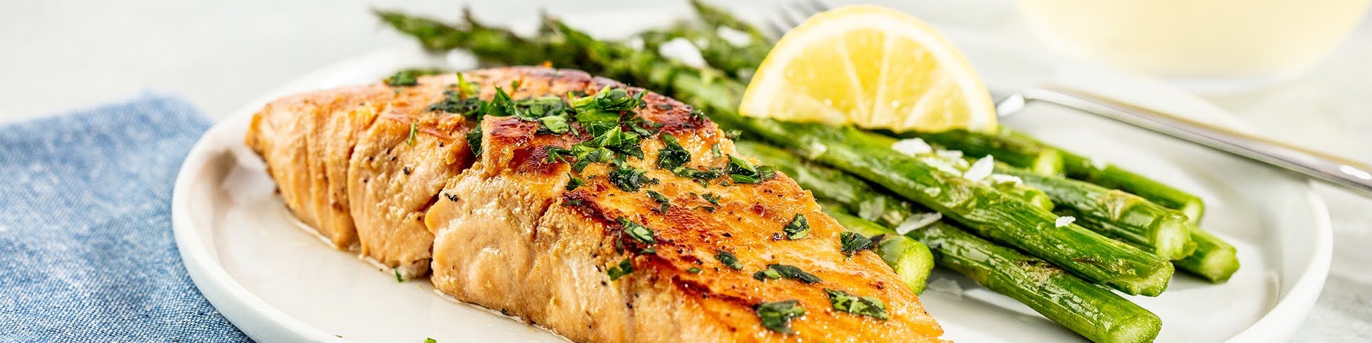 Domino® Brown Sugar salmon and asparagus 