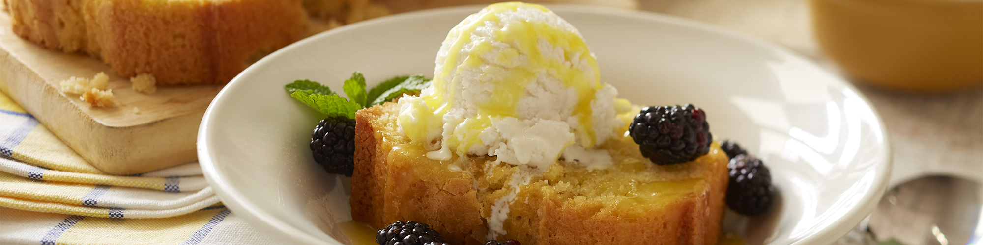 Domino® Sugar lemon pound cake