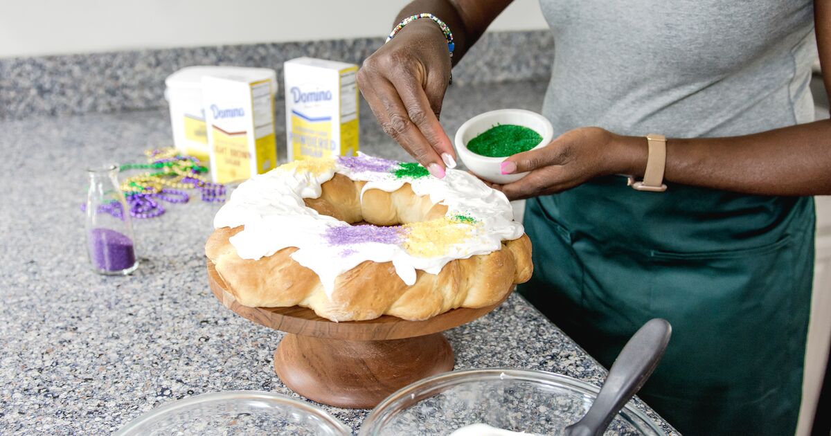 Zainab Storms decorating king cake baked with domino sugar