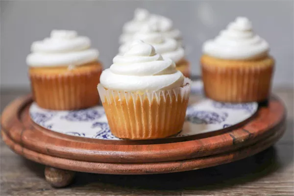 vanilla cupcakes with domino sugar buttercream frosting