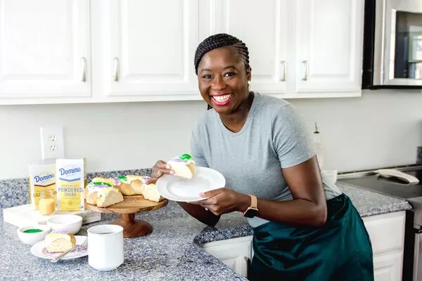 Zainab Storms baking king cake with domino sugar