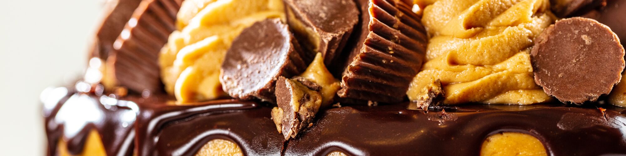Domino® Sugar peanut butter cup cake