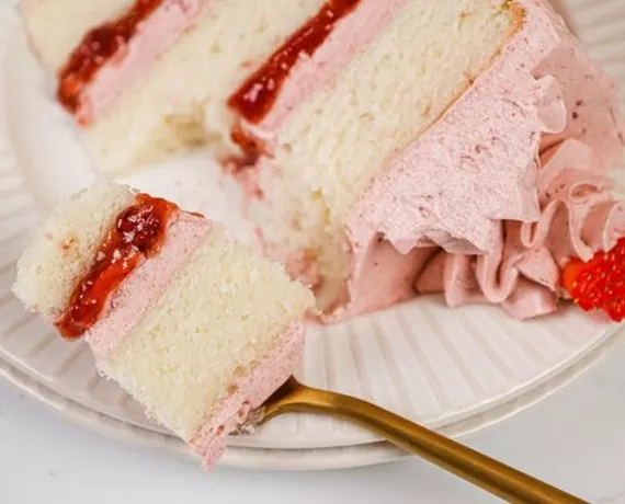domino golden sugar strawberry layer cake with strawberry jam and frosting