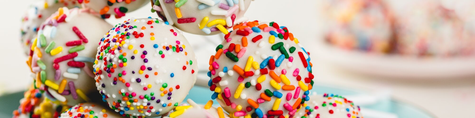 no bake birthday cake pops made with domino dark brown sugar and powdered sugar