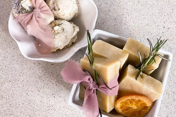 gently exfoliating sugar soap scrub bar