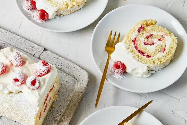 LEMON RASPBERRY SWISS ROLL