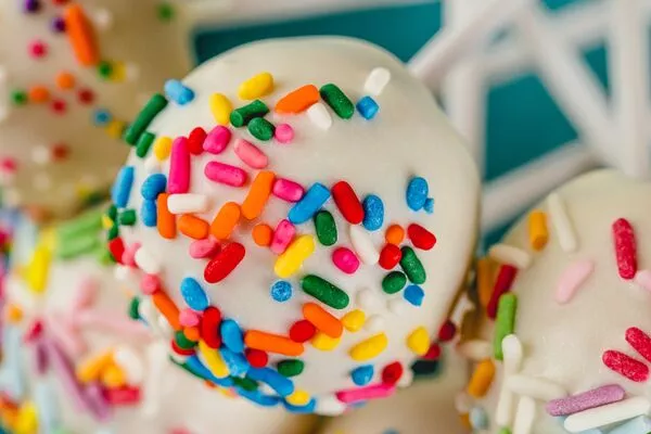 no bake birthday cake pop made with domino dark brown sugar, powdered sugar and rainbow sprinkles