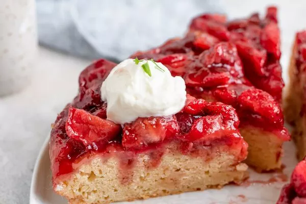 STRAWBERRY UPSIDE DOWN CAKE