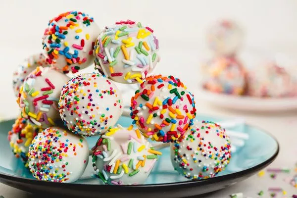 no bake birthday cake pops made with domino dark brown sugar and powdered sugar