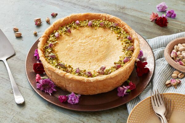pistachio baklava cheesecake with domino light brown sugar and golden sugar