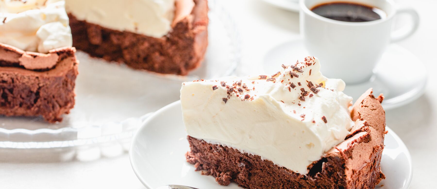 Domino® Sugar flourless chocolate cake